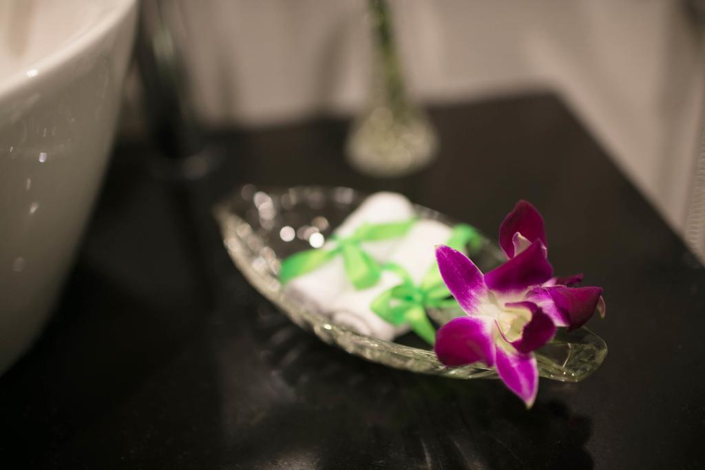Holiday Emerald Hotel Ханой Екстер'єр фото
