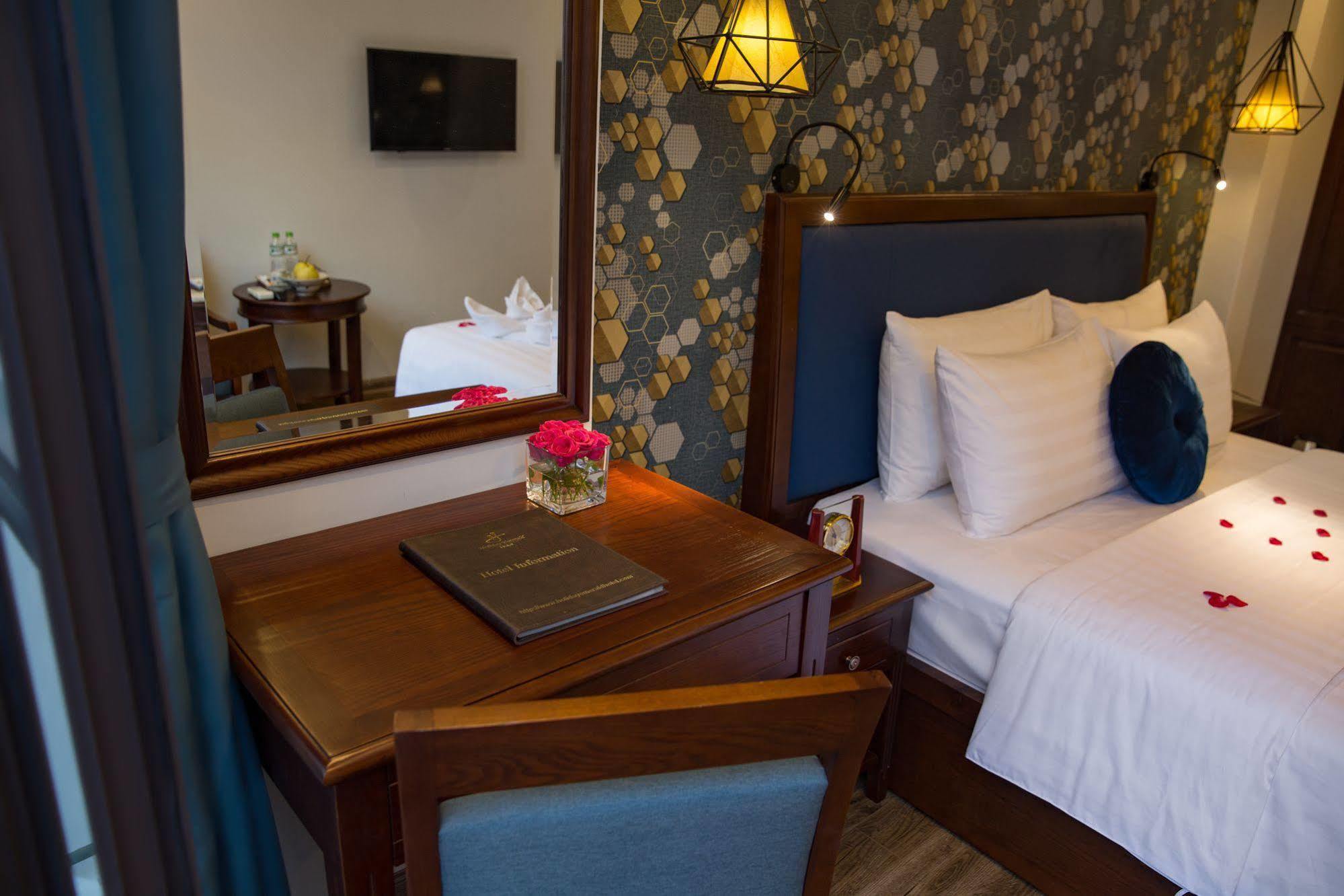 Holiday Emerald Hotel Ханой Екстер'єр фото